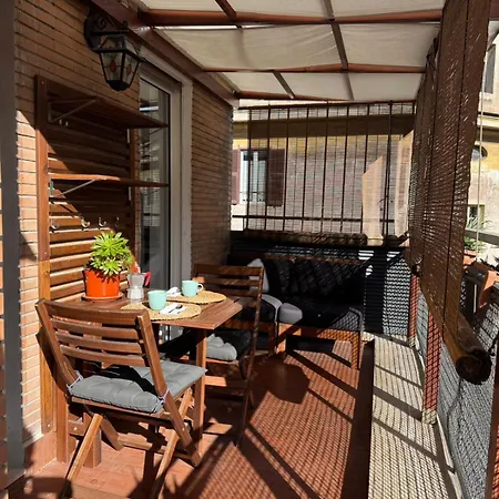 Splendido Attico Con Terrazza A Trastevere Lägenhet